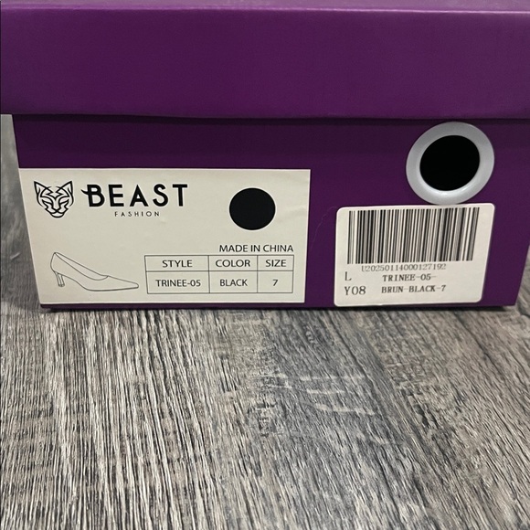 Beast Fashion NIB Faux Suede Point Toe Pumps - Picture 11 of 11